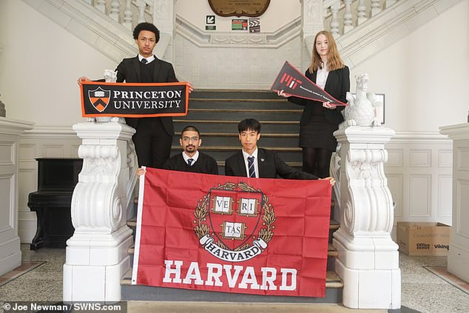 Anh: 4 học sinh nhà nghèo nhận tổng học bổng 1 triệu bảng vào ĐH Ivy League - 1 Anh: 4 học sinh nhà nghèo nhận tổng học bổng 1 triệu bảng vào ĐH Ivy League - 1