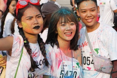 Giới trẻ TPHCM hào hứng với "Đường đua sắc màu"