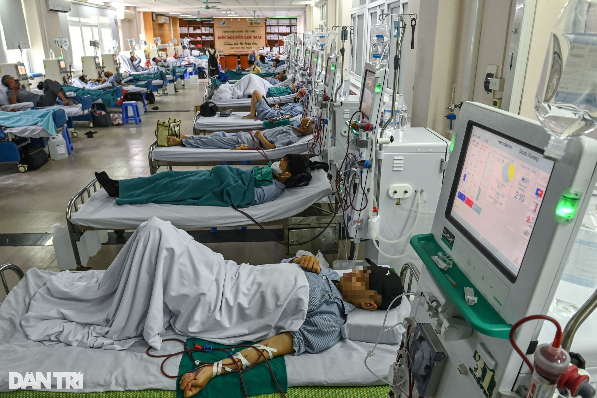 Chưa 30 đã suy thận vì dành cả thanh xuân làm thêm giờ, ăn hàng quán
