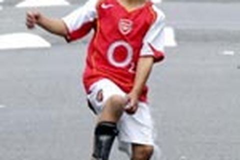 Lời kể của hai cậu bé từng chơi bóng với kẻ đánh bom London