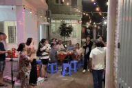 Hai "Nữ du kích" đi điều lệnh trong tiệc gia đình ở TPHCM gây sốt