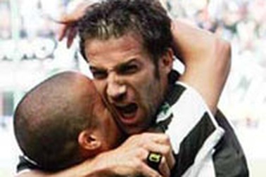 Capello bác bỏ mối bất hòa giữa Trezeguet và Del Piero