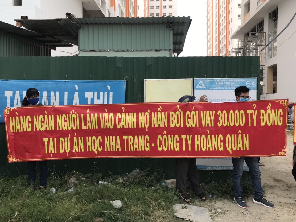 Lùm xùm nghĩa vụ tài chính do chậm giao nhà 3 năm, cư dân Hoàng Quân đòi họp 4 bên - 2 Lùm xùm nghĩa vụ tài chính do chậm giao nhà 3 năm, cư dân Hoàng Quân đòi họp 4 bên - 2