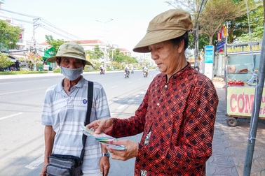 Vì sao cứ Tết là vé số ở miền Tây lại "cháy hàng"?