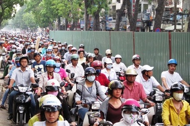Ùn tắc nghiêm trọng vì thi công cầu vượt
