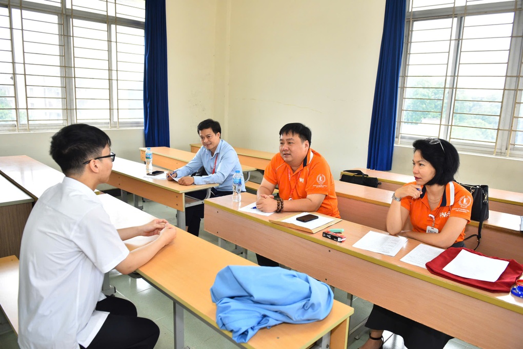 Thí sinh diện “tinh hoa” được ĐH Bách khoa phỏng vấn ra sao? - 1 Thí sinh diện “tinh hoa” được ĐH Bách khoa phỏng vấn ra sao? - 1
