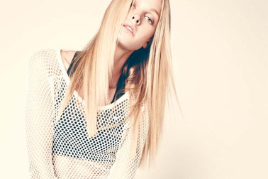 Erin Heatherton trẻ trung với tóc thẳng mượt