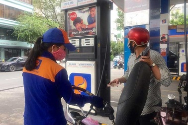 Giá xăng A95 “âm thầm” tăng, người dân chịu thiệt