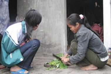 Vợ chồng nghèo khốn khổ với đứa con bệnh tật