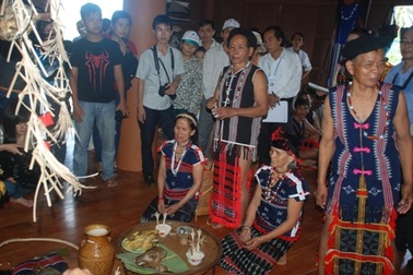 Mùa Xuân, mùa R’dáo của dân tộc Cơtu