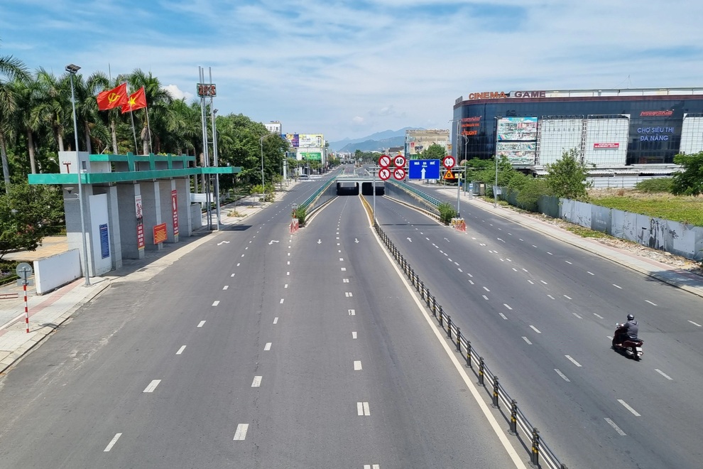 Đường phố Đà Nẵng ngày thứ 7 thi hành lệnh ai ở đâu ở yên đó - 1 Đường phố Đà Nẵng ngày thứ 7 thi hành lệnh ai ở đâu ở yên đó - 1