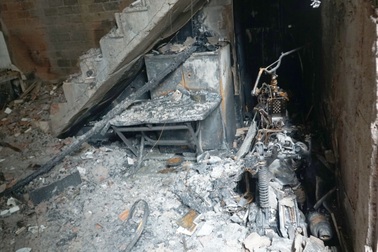 Lãnh đạo TPHCM thăm gia đình 8 nạn nhân tử nạn trong vụ cháy nhà