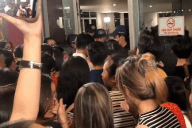 Khán giả bức xúc, la ó vì không được vào xem Miss Grand International 2023