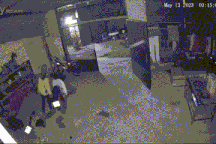 Camera ghi cảnh trộm 3 xe máy ở TPHCM lúc rạng sáng