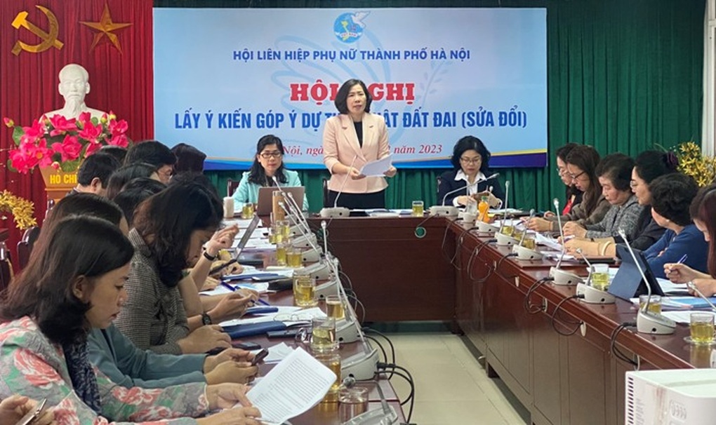 Nhiều phụ nữ gặp khó, mất quyền lợi khi sổ đỏ chỉ đứng tên chồng - 1 Nhiều phụ nữ gặp khó, mất quyền lợi khi sổ đỏ chỉ đứng tên chồng - 1