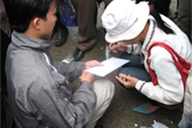 Bắt giữ đối tượng vận chuyển tiền giả số lượng lớn