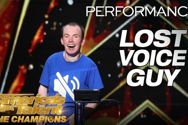 Nghị lực của nghệ sĩ hài khuyết tật vượt lên số phậnNghị lực của nghệ sĩ hài khuyết tật vượt lên số phận