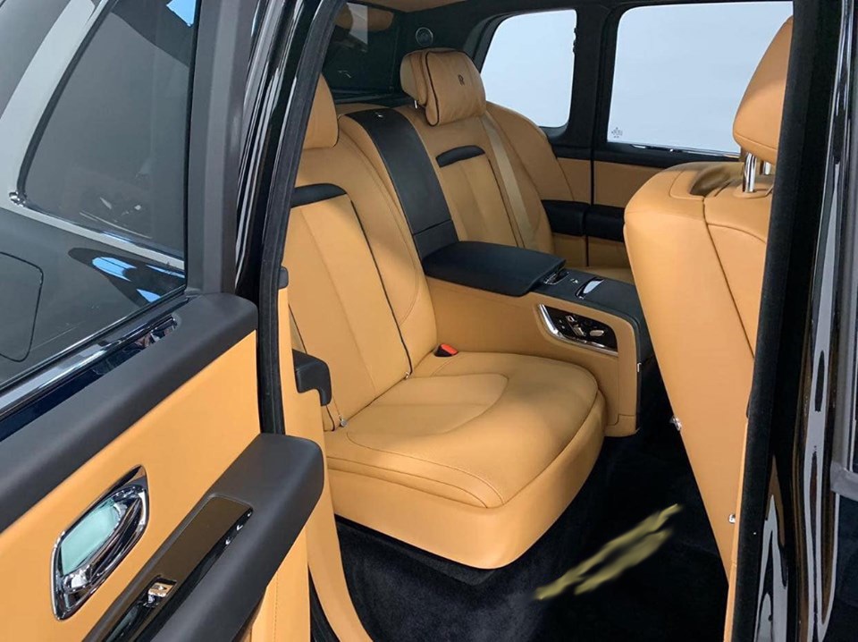 Giá 2 triệu đô, đại gia Việt đua nhau sắm Rolls-Royce Cullinan - 4 Giá 2 triệu đô, đại gia Việt đua nhau sắm Rolls-Royce Cullinan - 4
