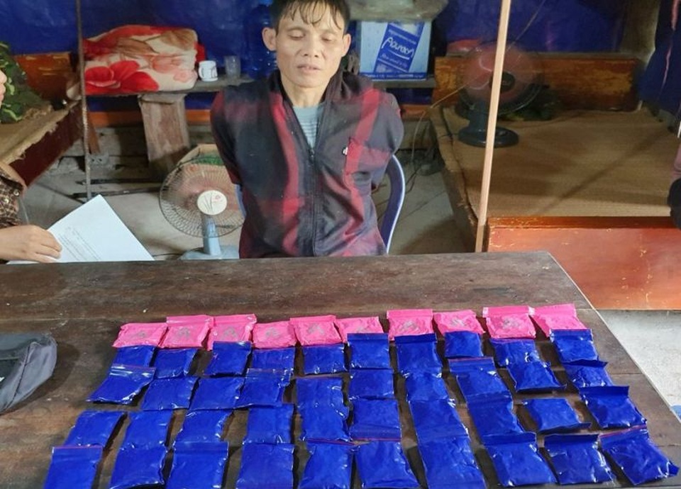 Dùng xuồng máy đưa ma túy từ Lào vượt sông vào Việt Nam - 2 Dùng xuồng máy đưa ma túy từ Lào vượt sông vào Việt Nam - 2