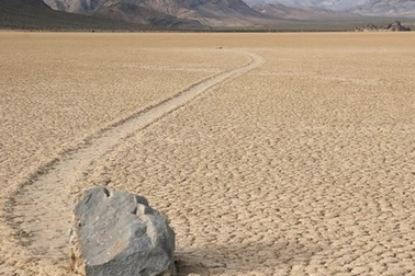 Giải mã bí ẩn "những hòn đá biết đi" ở Thung lũng Tử thần