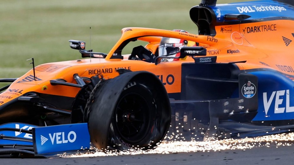 British GP 2020: Gay cấn tột độ, Lewis Hamilton lê lết cán đích - 8 British GP 2020: Gay cấn tột độ, Lewis Hamilton lê lết cán đích - 8