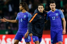 Văn Hậu bất ngờ được tuyển thủ Hà Lan tặng áo