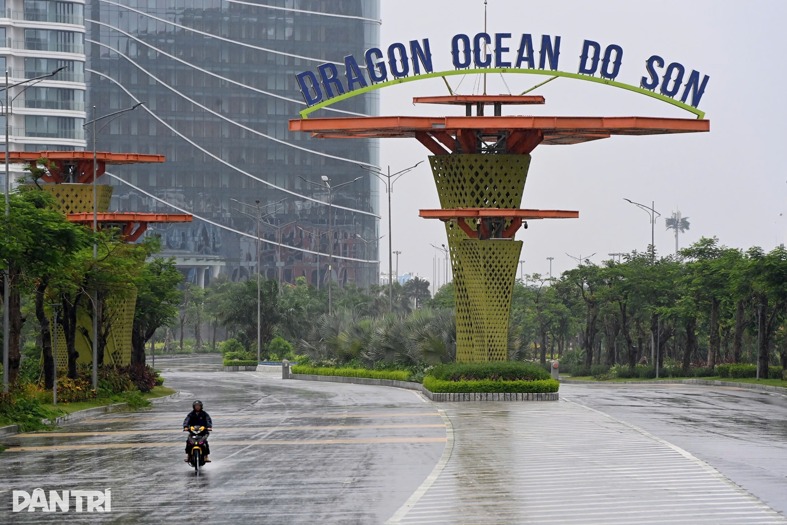 Hải Phòng dừng lưu thông tuyến đường vướng ngôi mộ giữa Khu dân cư mới 10 Hải Phòng dừng lưu thông tuyến đường vướng ngôi mộ giữa Khu dân cư mới
