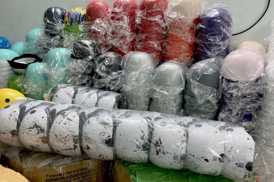 Triệt phá xưởng sản xuất mũ bảo hiểm giả thương hiệu Nón Sơn tại TP.HCM - 1 Triệt phá xưởng sản xuất mũ bảo hiểm giả thương hiệu Nón Sơn tại TP.HCM - 1
