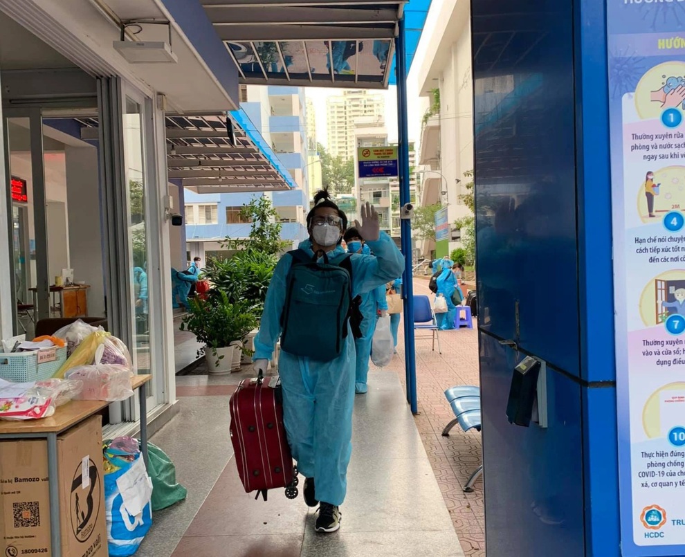 KTX ĐH Bách khoa TPHCM phong tỏa phòng với phòng, đưa SV hồi hương - 1 KTX ĐH Bách khoa TPHCM phong tỏa phòng với phòng, đưa SV hồi hương - 1