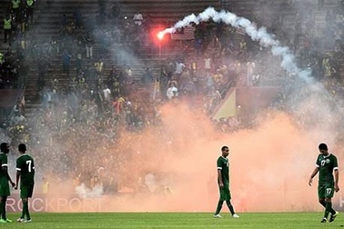 Cảnh sát Malaysia bắt giữ CĐV quá khích