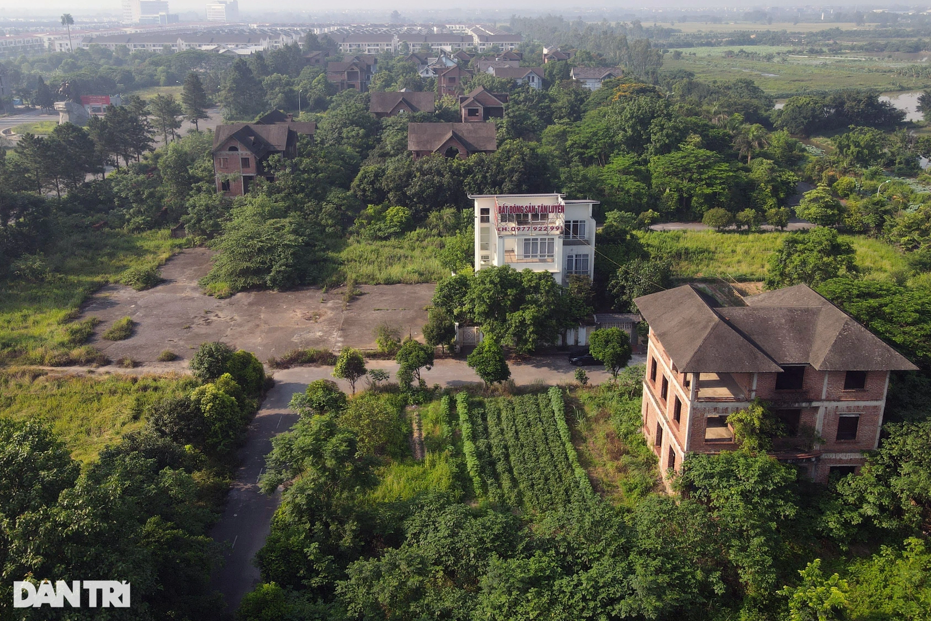 Châu Âu trong lòng Hà Nội - Bắc Ninh la liệt biệt thự bị bỏ hoang - 2 Châu Âu trong lòng Hà Nội - Bắc Ninh la liệt biệt thự bị bỏ hoang - 2