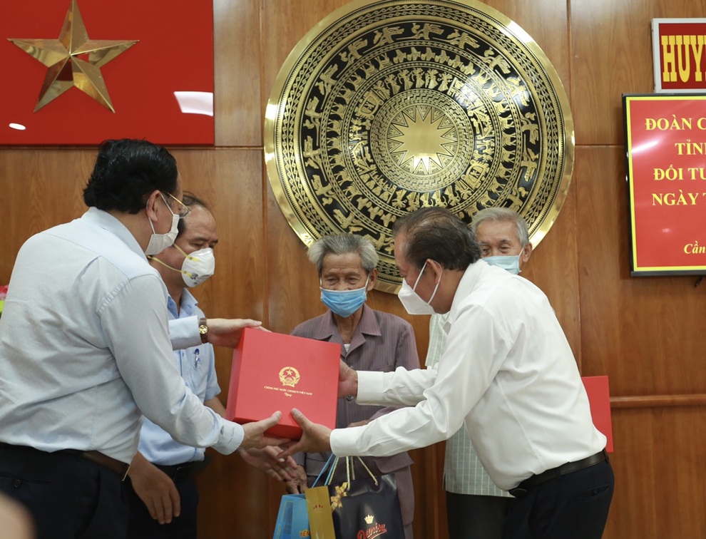 Phó Thủ tướng: Dù dịch bệnh nhưng cần chăm lo tốt các gia đình chính sách - 2 Phó Thủ tướng: Dù dịch bệnh nhưng cần chăm lo tốt các gia đình chính sách - 2