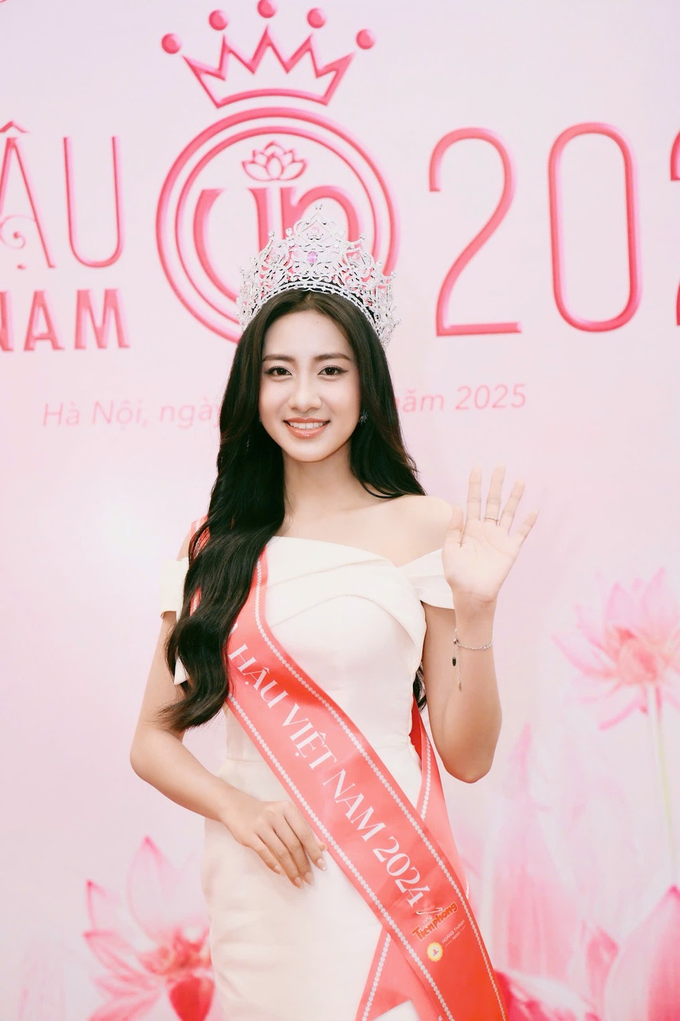 Hoa hậu Hà Trúc Linh tiết lộ gặp vấn đề sức khỏe trước khi đăng quang - 2 Hoa hậu Hà Trúc Linh tiết lộ gặp vấn đề sức khỏe trước khi đăng quang - 2