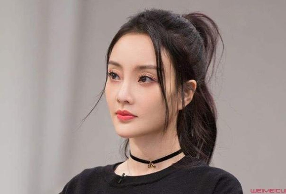 Xôn xao thông tin Lý Tiểu Lộ bị lừa 42 tỷ đồng - 2 Xôn xao thông tin Lý Tiểu Lộ bị lừa 42 tỷ đồng - 2