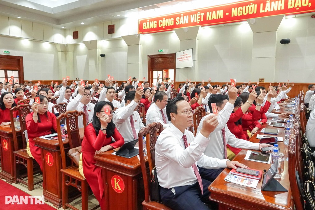 Sự hài lòng và niềm tin của nhân dân là thước đo năng lực lãnh đạo - 2 Sự hài lòng và niềm tin của nhân dân là thước đo năng lực lãnh đạo - 2