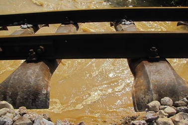 Vỡ đê ở Hà Tĩnh, hàng ngàn hộ dân đối mặt với hiểm nguy