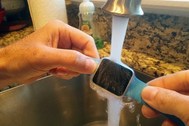 Vệ sinh đồng hồ, tai nghe thế nào trong mùa Covid-19