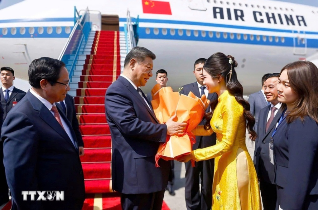 Tiết lộ của á khôi Ngoại giao về buổi tặng hoa Chủ tịch Tập Cận Bình - 1 Tiết lộ của á khôi Ngoại giao về buổi tặng hoa Chủ tịch Tập Cận Bình - 1