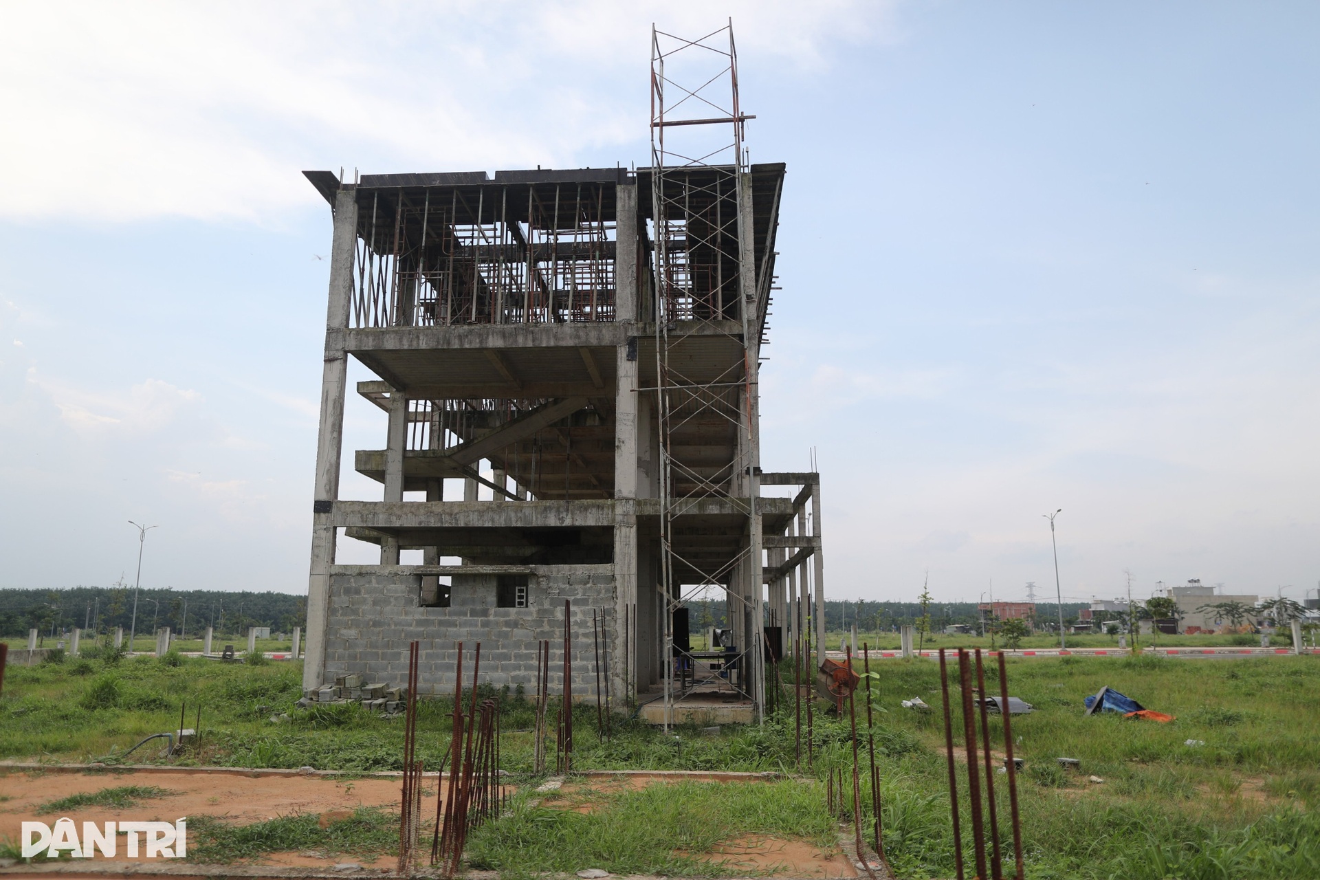 Trường học còn ngổn ngang, hàng nghìn học sinh khu tái định cư đi học ké - 12