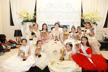 Hồ Oanh Yến xuất sắc đăng quang Queen Of Beauty World 2019