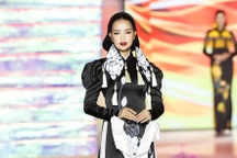 Lan Khuê, Ngọc Châu trình diễn áo dài Lãnh Mỹ A