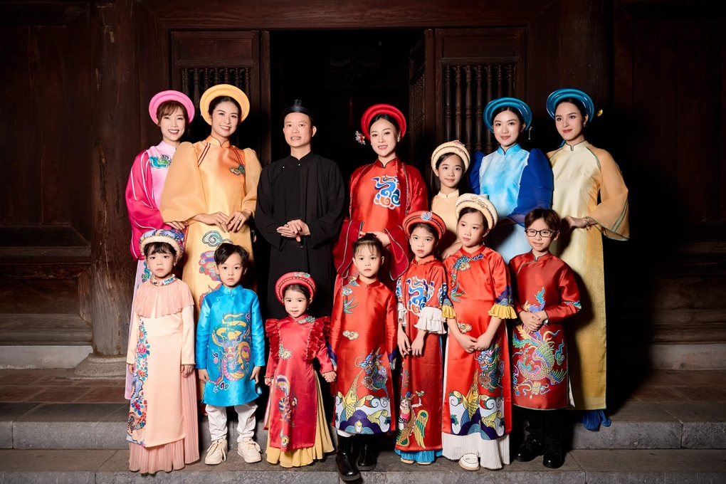 Phương Oanh mang song thai, lần đầu trình diễn áo dài của Hoa hậu Ngọc Hân - 8 Phương Oanh mang song thai, lần đầu trình diễn áo dài của Hoa hậu Ngọc Hân - 8