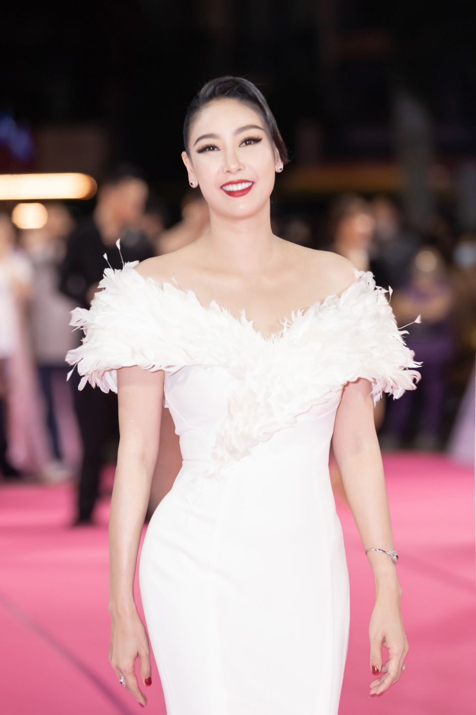 Hoa hậu Hà Kiều Anh: “Đối với tôi, Đỗ Thị Hà rất đẹp” - 1 Hoa hậu Hà Kiều Anh: “Đối với tôi, Đỗ Thị Hà rất đẹp” - 1