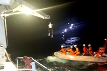 Xuyên đêm, ngược gió mùa Đông Bắc cứu 40 ngư dân trôi dạt ở Hoàng Sa