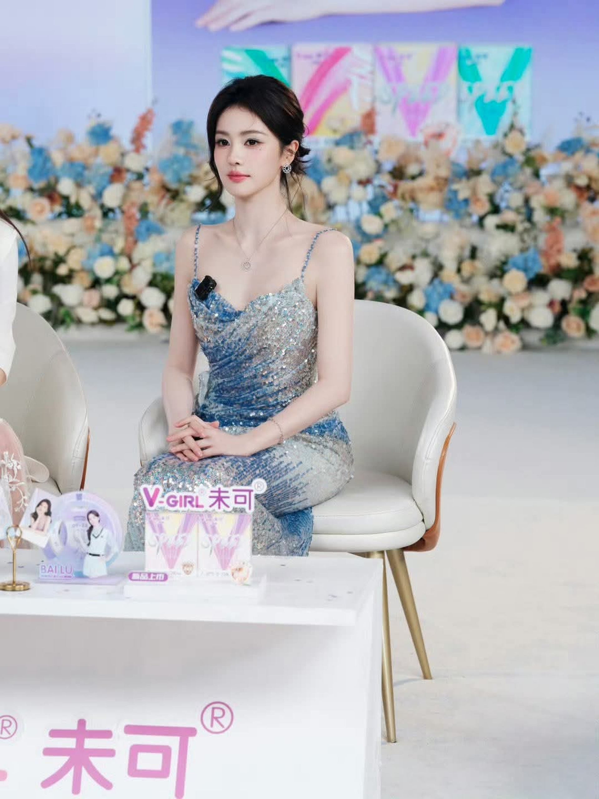 Nữ thần cổ trang Bạch Lộc khoe vóc dáng quyến rũ với thiết kế váy Việt - 7 Nữ thần cổ trang Bạch Lộc khoe vóc dáng quyến rũ với thiết kế váy Việt - 7