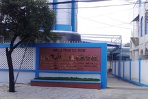 Hơn trăm công nhân viên bức xúc vì bị cho nghỉ việc chỉ trong.... "nháy mắt"