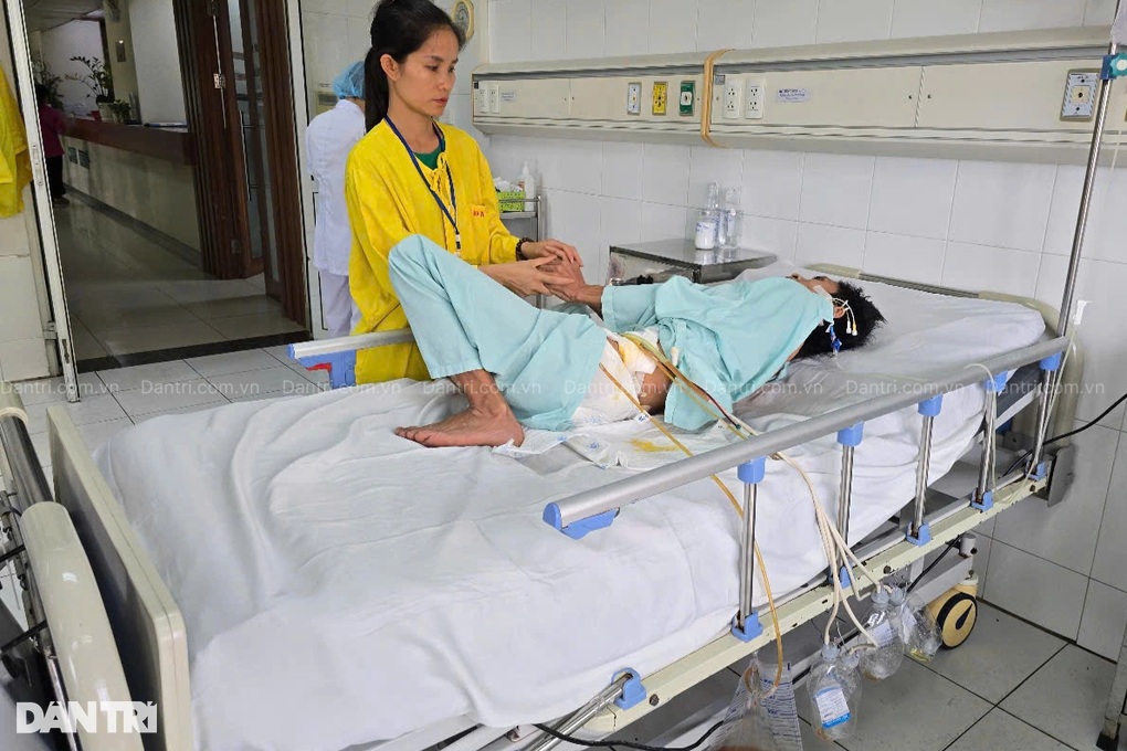 Người bố 3 con suy kiệt sau 4 lần mổ, bác sĩ kêu gọi cộng đồng cứu giúp - 2 Người bố 3 con suy kiệt sau 4 lần mổ, bác sĩ kêu gọi cộng đồng cứu giúp - 2