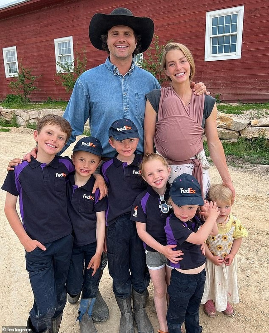 2 tuần sau khi sinh, người đẹp đi thi hoa hậu, vừa thi vừa... cho con bú - 3