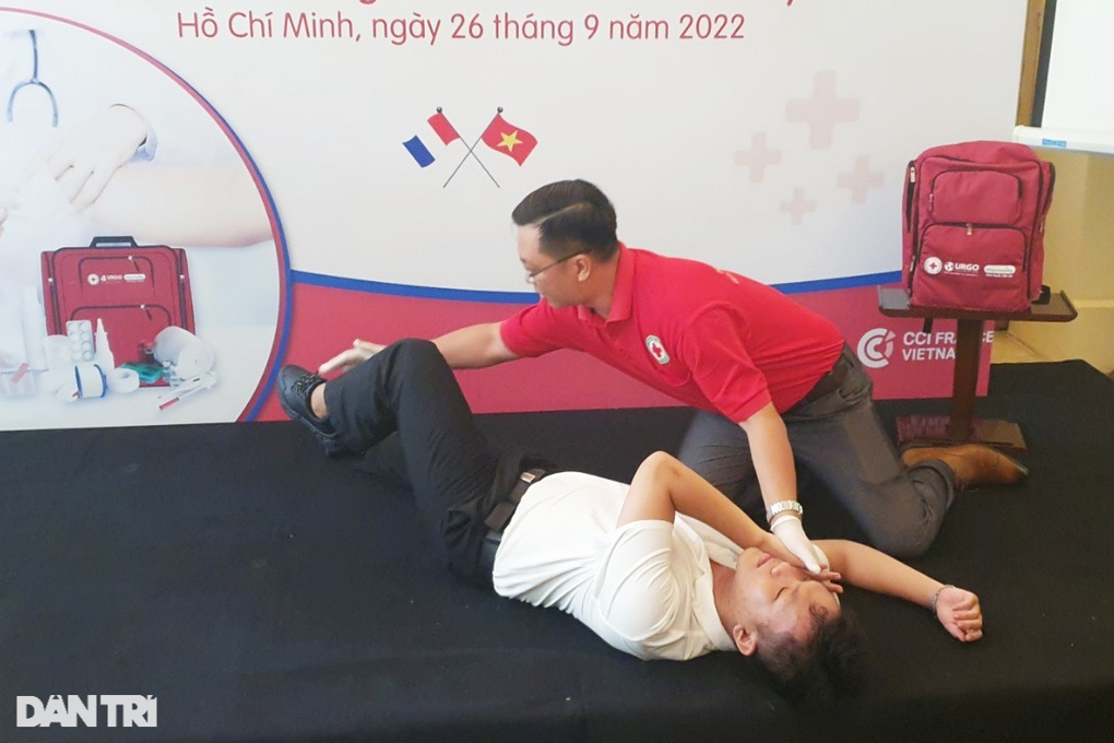 Liên tục xảy ra giẫm đạp chết nhiều người: 3 nguyên tắc cấp cứu cần nhớ kỹ - 2 Liên tục xảy ra giẫm đạp chết nhiều người: 3 nguyên tắc cấp cứu cần nhớ kỹ - 2