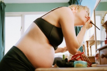 Vì sao phụ nữ mang thai nên tránh mỹ phẩm?